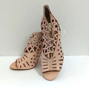 INC INTERNATIONAL CONCEPTS NWT RAMMEE PUMPS SZ 8.5